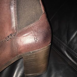 *NEW chocolate brown FRYE ankle booties.